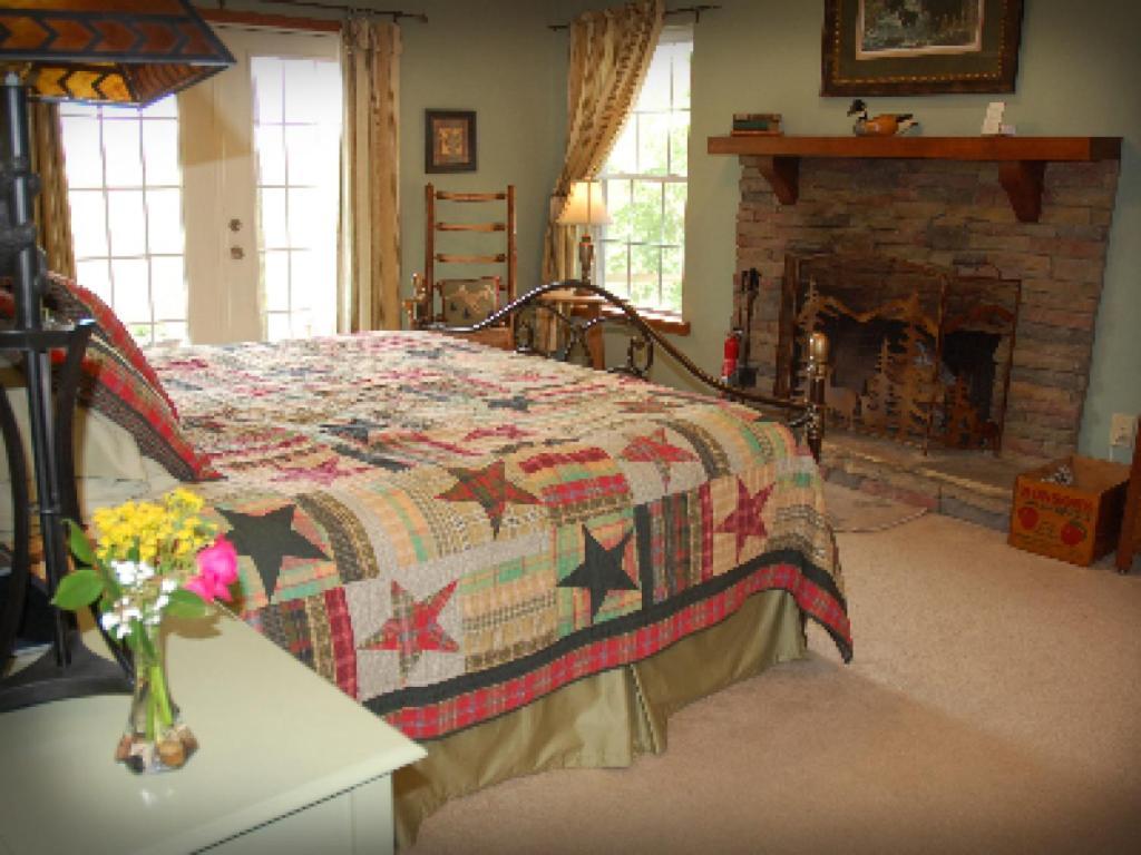 Long Mountain Lodge Bed & Breakfast Далонега Номер фото